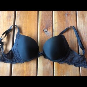 Victoria’s Secret black bra Dream Angels 32D